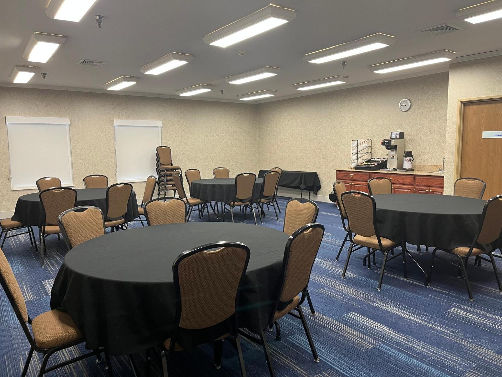 Holiday Inn Express Hotel & Suites Sioux Falls At Empire Mall By Ihg Экстерьер фото