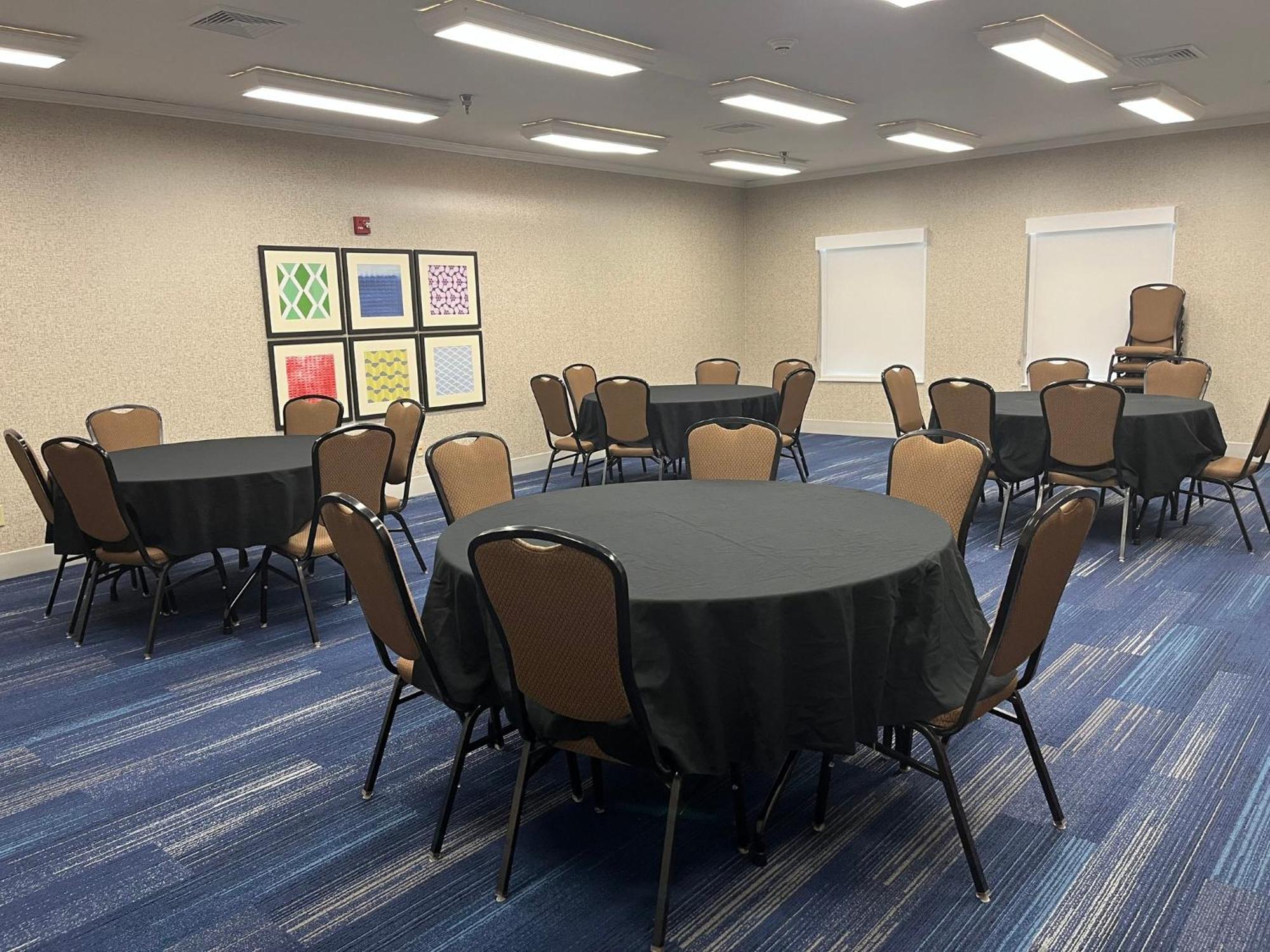 Holiday Inn Express Hotel & Suites Sioux Falls At Empire Mall By Ihg Экстерьер фото