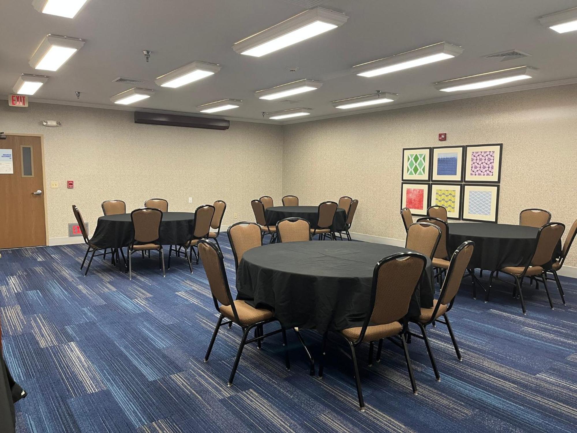 Holiday Inn Express Hotel & Suites Sioux Falls At Empire Mall By Ihg Экстерьер фото